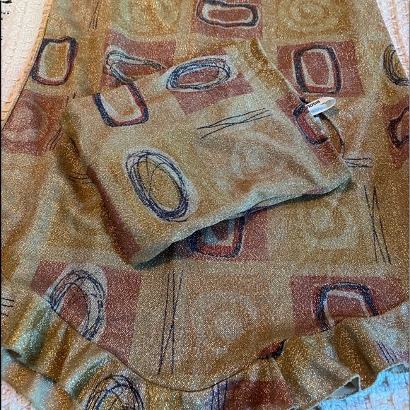 Skirt and tank top like set beautiful. - Picture 2 of 3